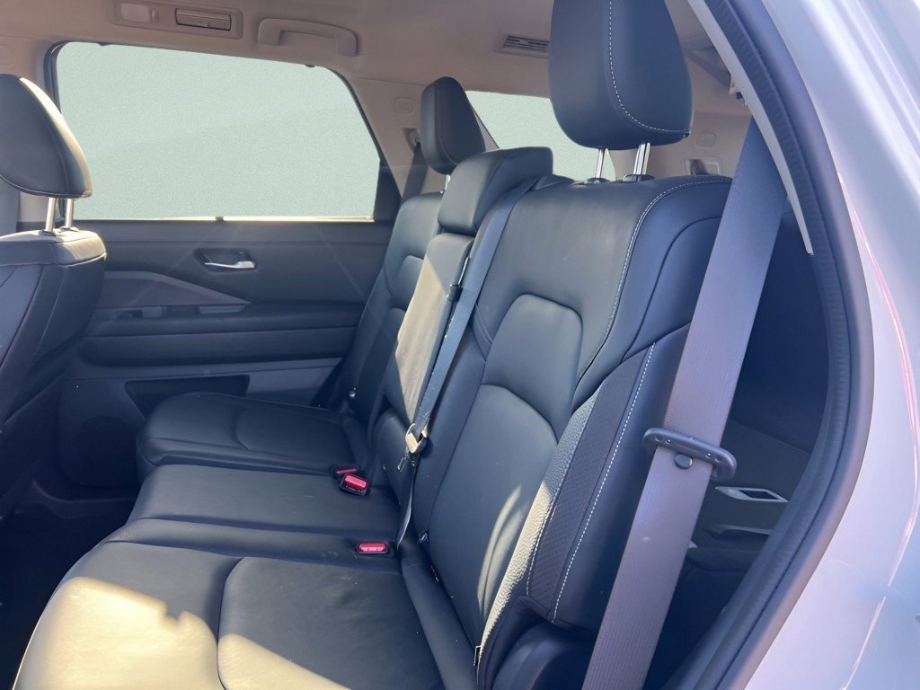 Used 2022 Nissan Pathfinder SL AWD/4WD image 20