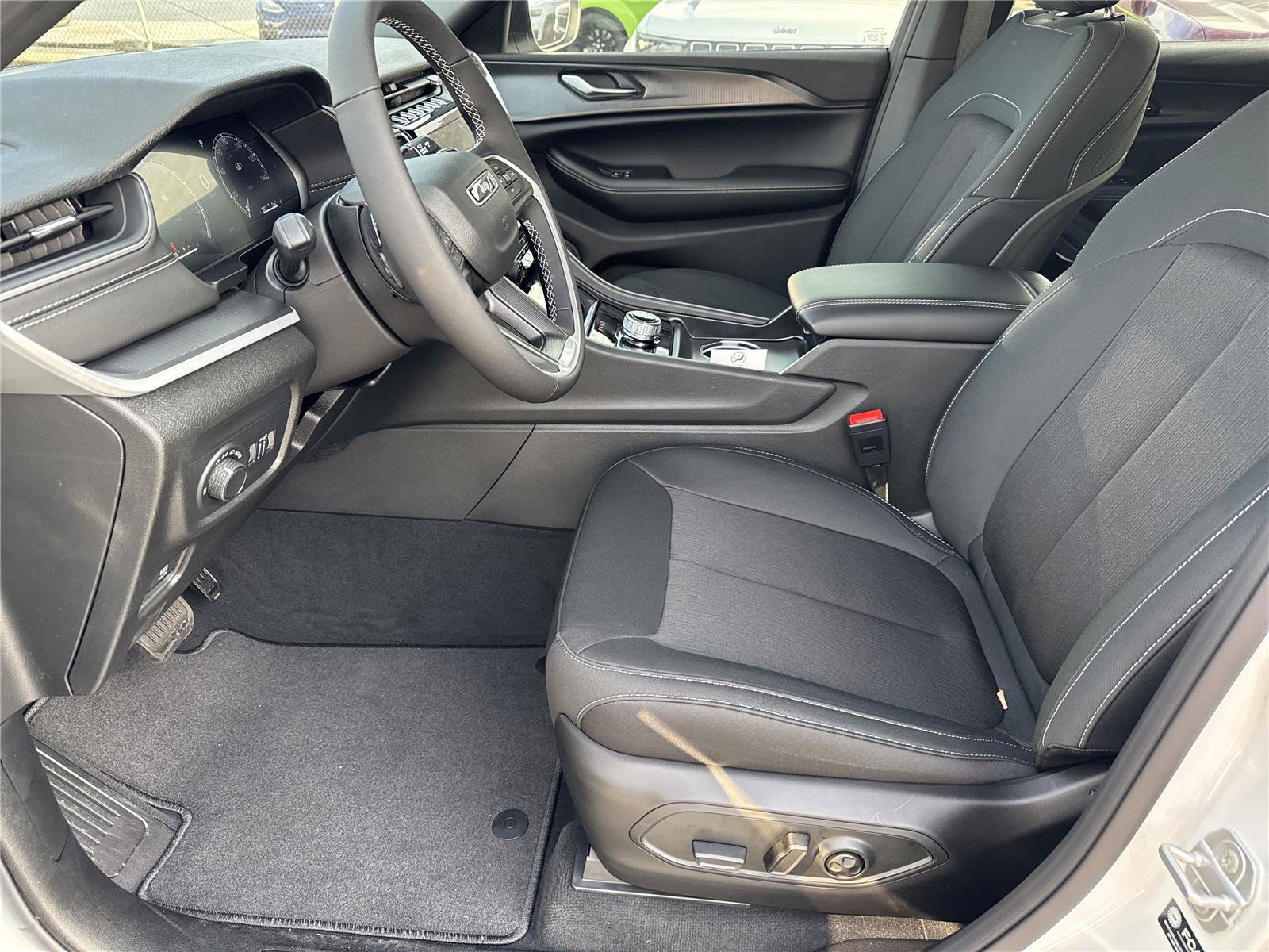 New 2025 Jeep Grand Cherokee L Laredo w/ Luxury Tech Group I image 10