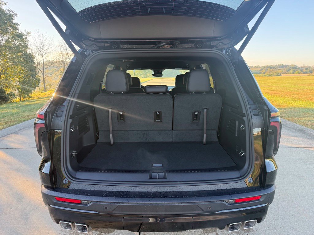 New 2027 Chevrolet Traverse LT w/ Midnight/Sport Edition FWD image 4