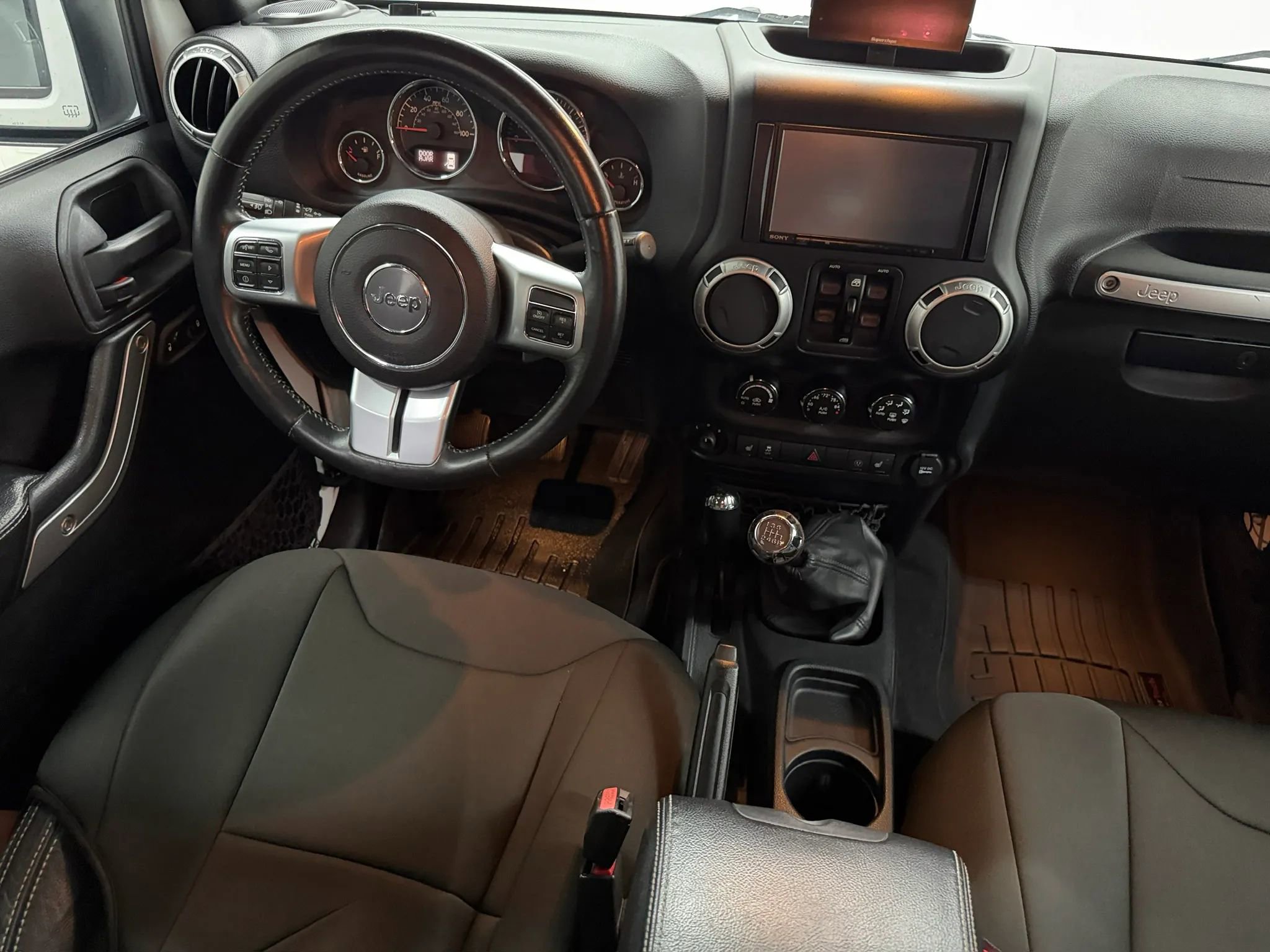 Used 2015 Jeep Wrangler Unlimited Rubicon AWD/4WD image 21