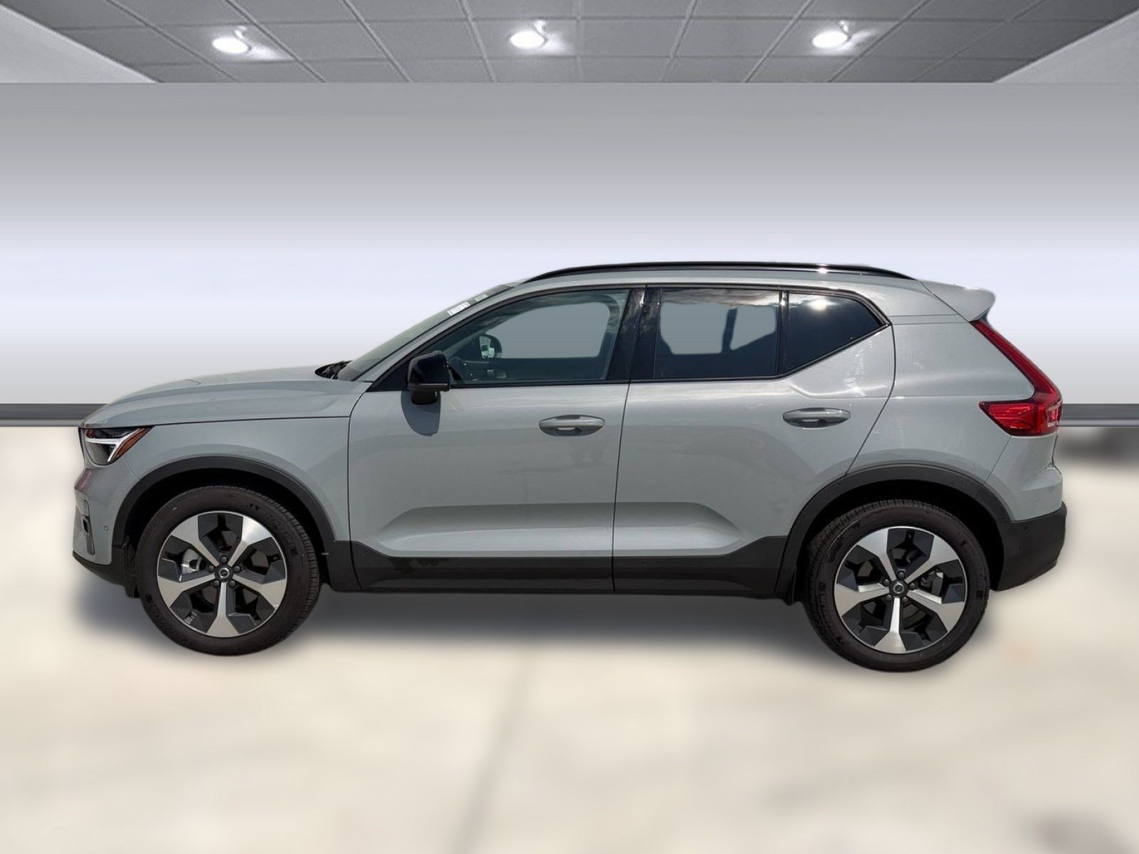 Certified 2026 Volvo XC40 B5 Plus w/ Protection Package Premier AWD/4WD image 2