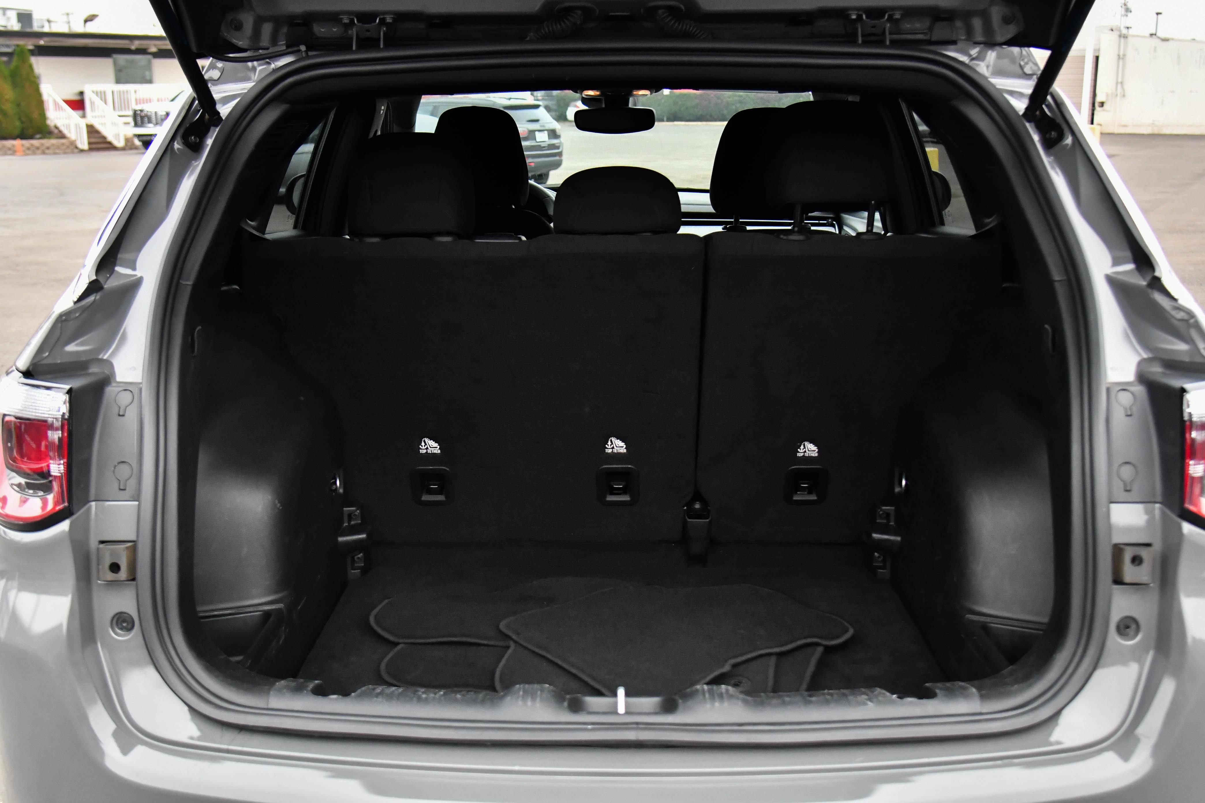 Used 2023 Jeep Compass Sport image 41