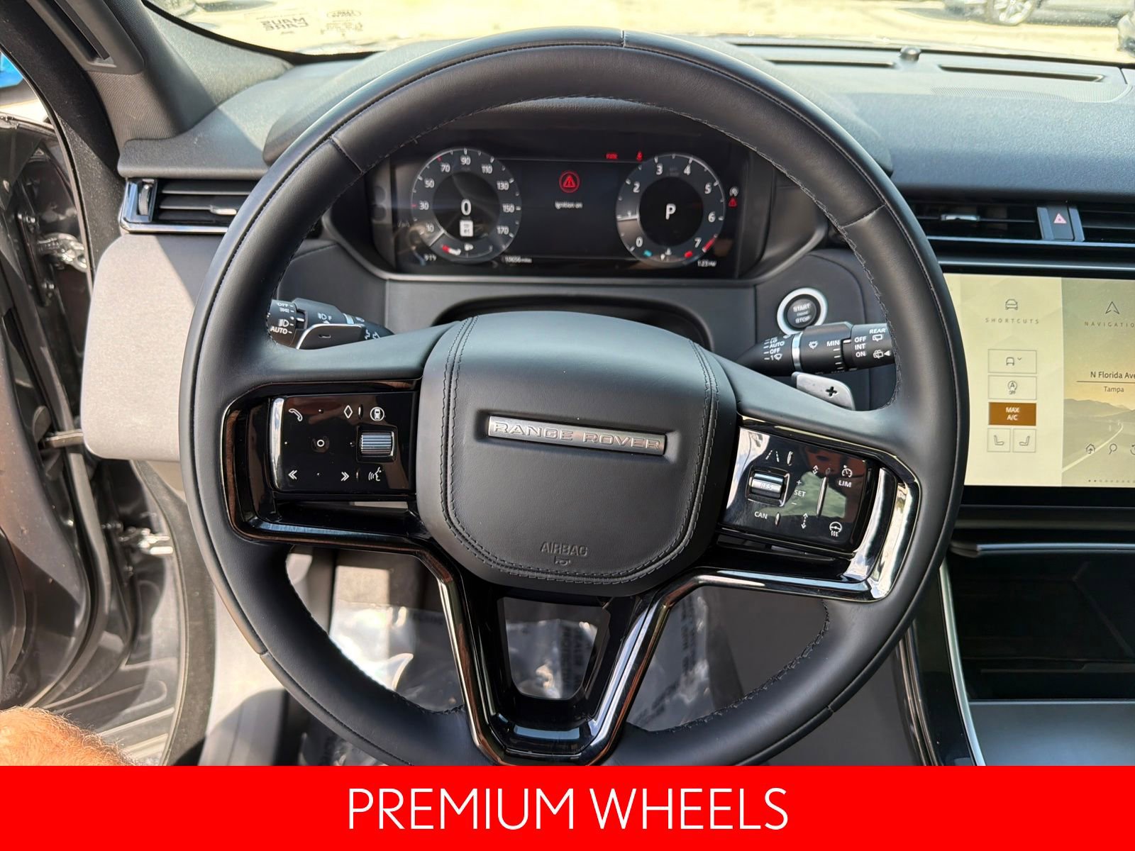 Used 2025 Land Rover Range Rover Velar Dynamic SE image 16