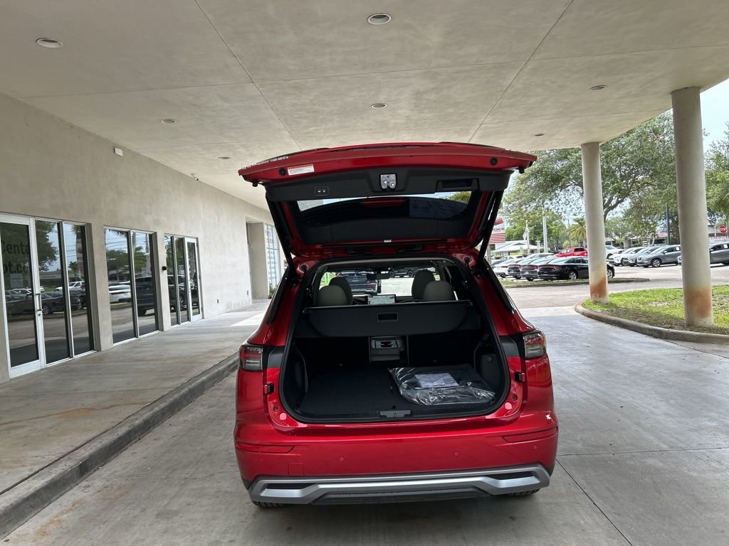 New 2025 Mitsubishi Outlander SE image 32