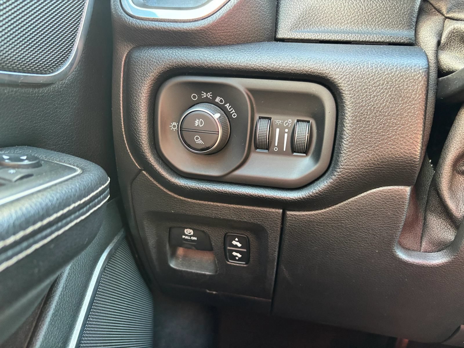 Used 2019 RAM 1500 Laramie AWD/4WD image 35