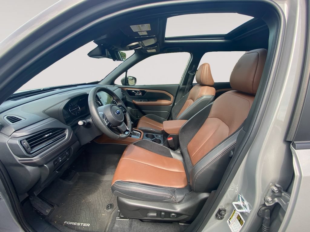 Used 2025 Subaru Forester Touring w/ Popular Package - Touring AWD/4WD image 9
