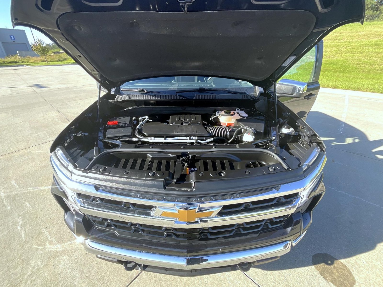 Used 2024 Chevrolet Silverado 1500 LT AWD/4WD image 24