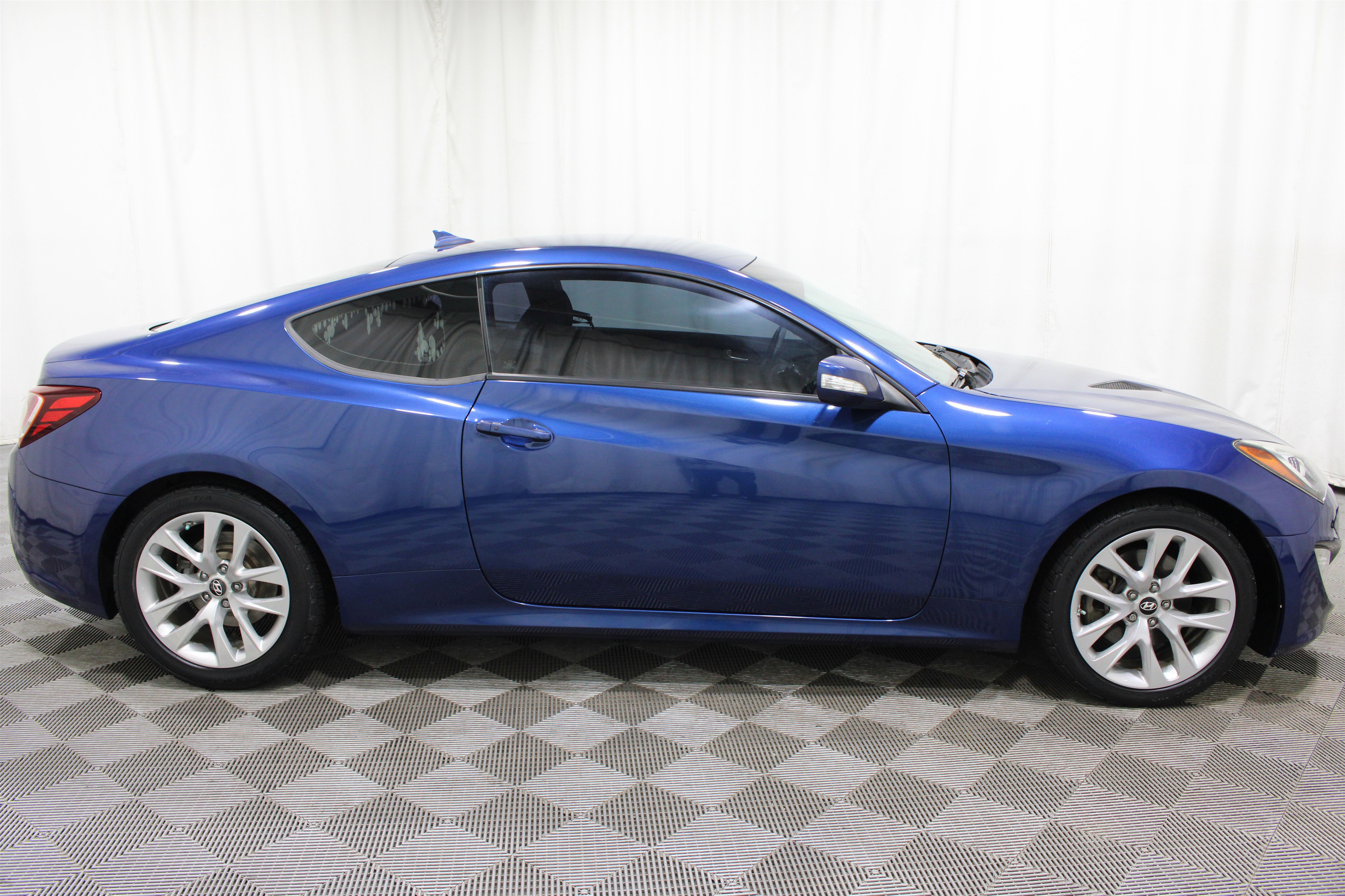 Used 2015 Hyundai Genesis 3.8 RWD image 26