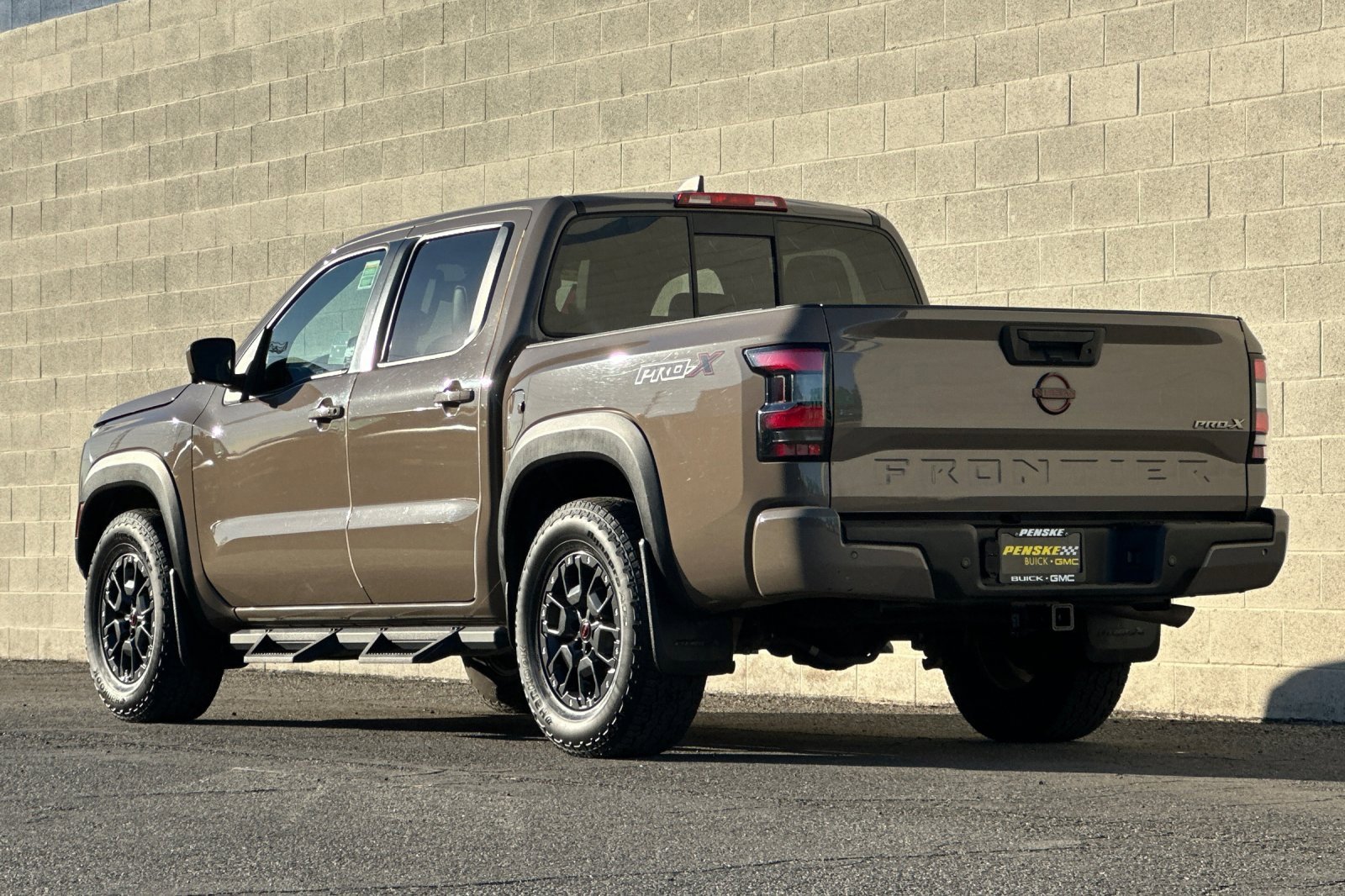 Used 2022 Nissan Frontier Pro-X w/ Pro-X Premium Package image 6