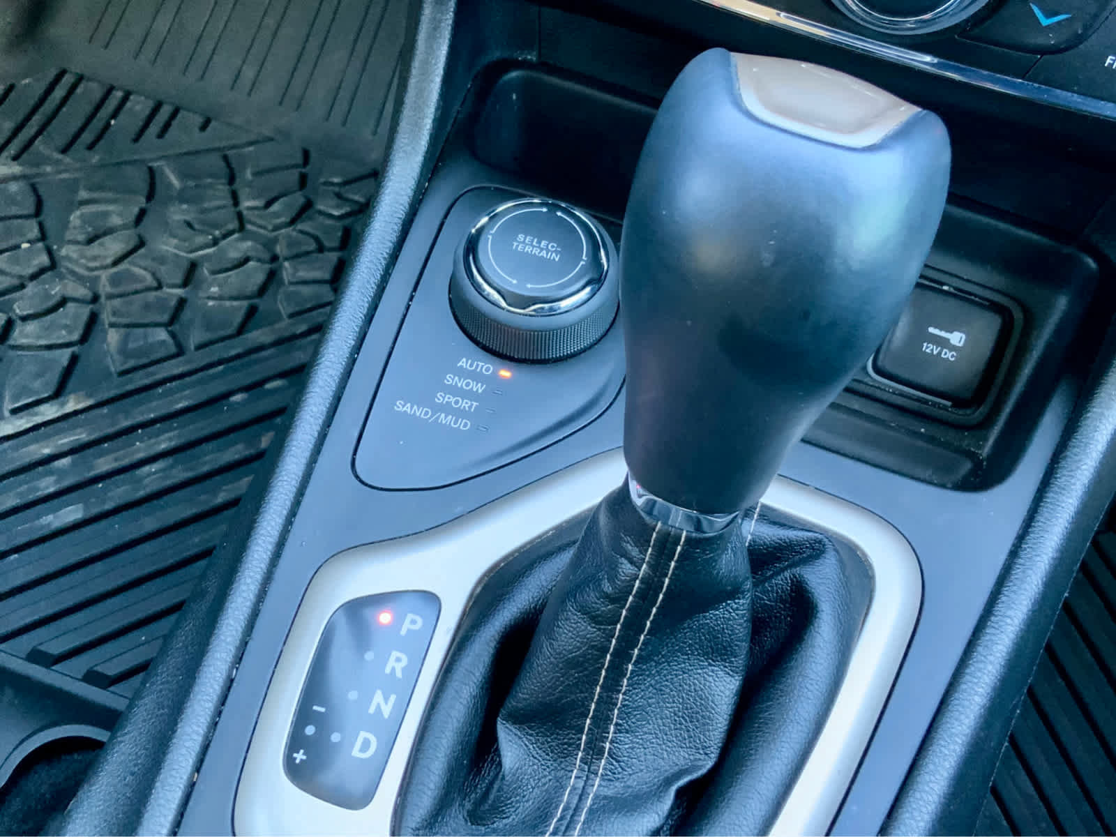 Used 2018 Jeep Cherokee Limited image 46