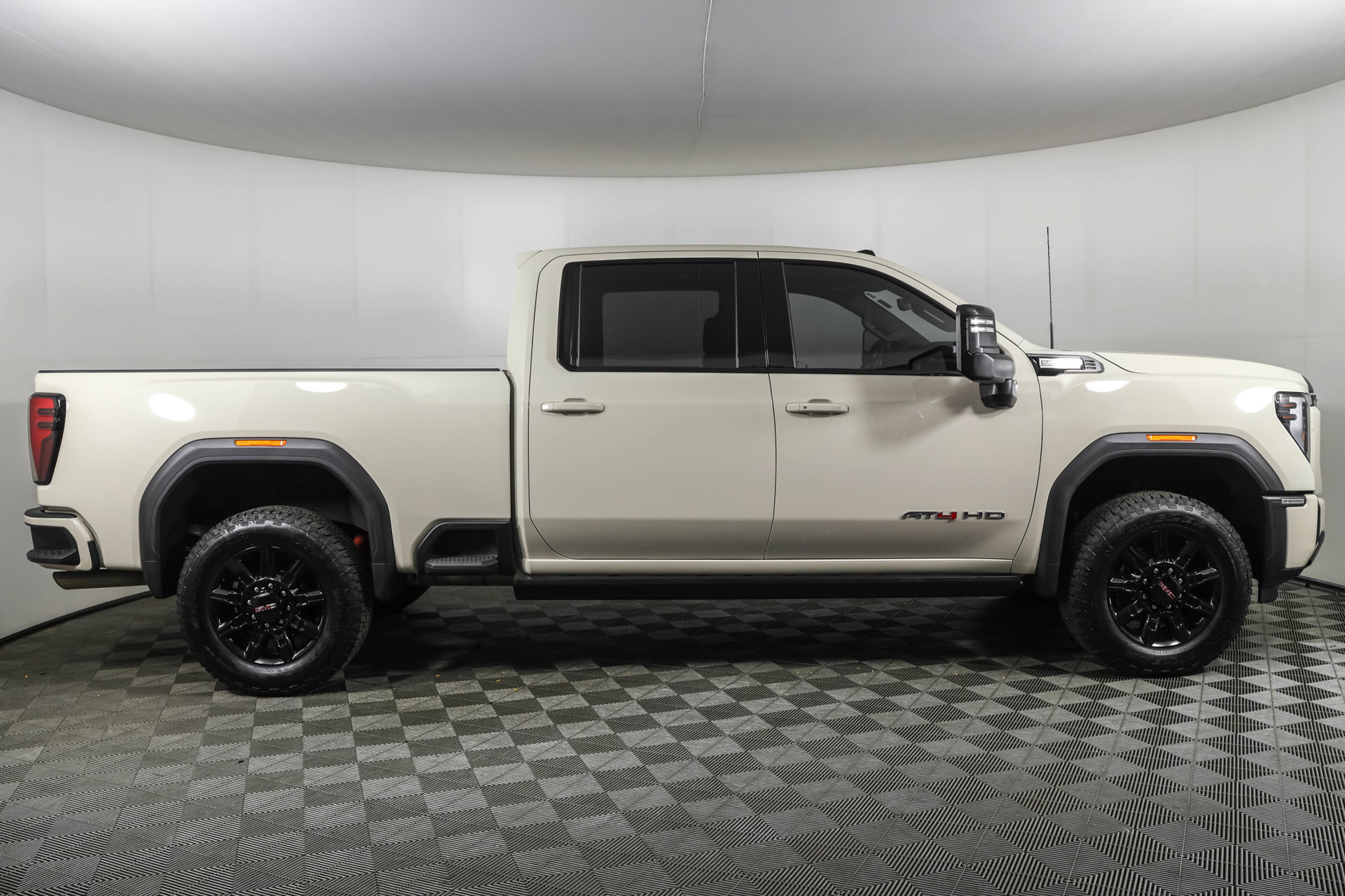 Used 2026 GMC Sierra 2500 AT4 w/ AT4 Premium Plus Package AWD/4WD image 12