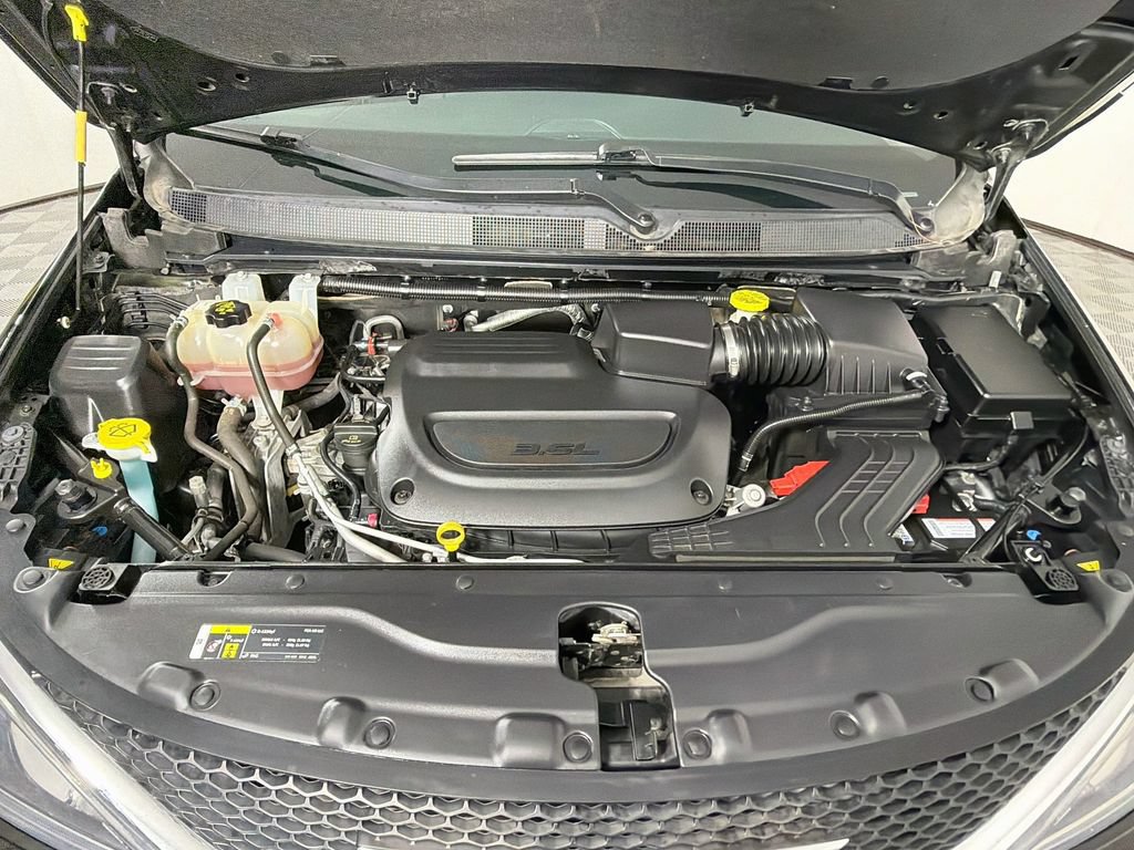 Used 2020 Chrysler Pacifica Limited w/ Advanced Safetytec Group FWD image 32