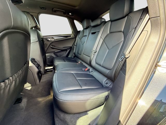 Certified 2025 Porsche Macan AWD/4WD image 21