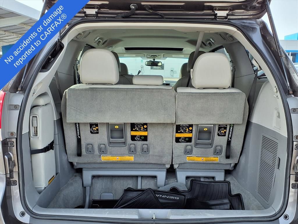 Used 2014 Toyota Sienna L image 11