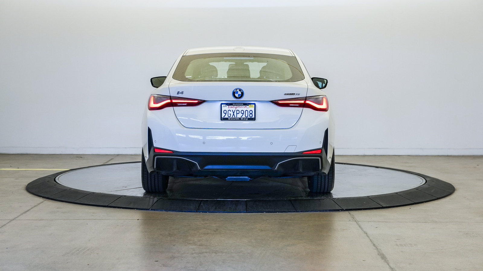 Used 2023 BMW i4 eDrive35 w/ Premium Package RWD image 3