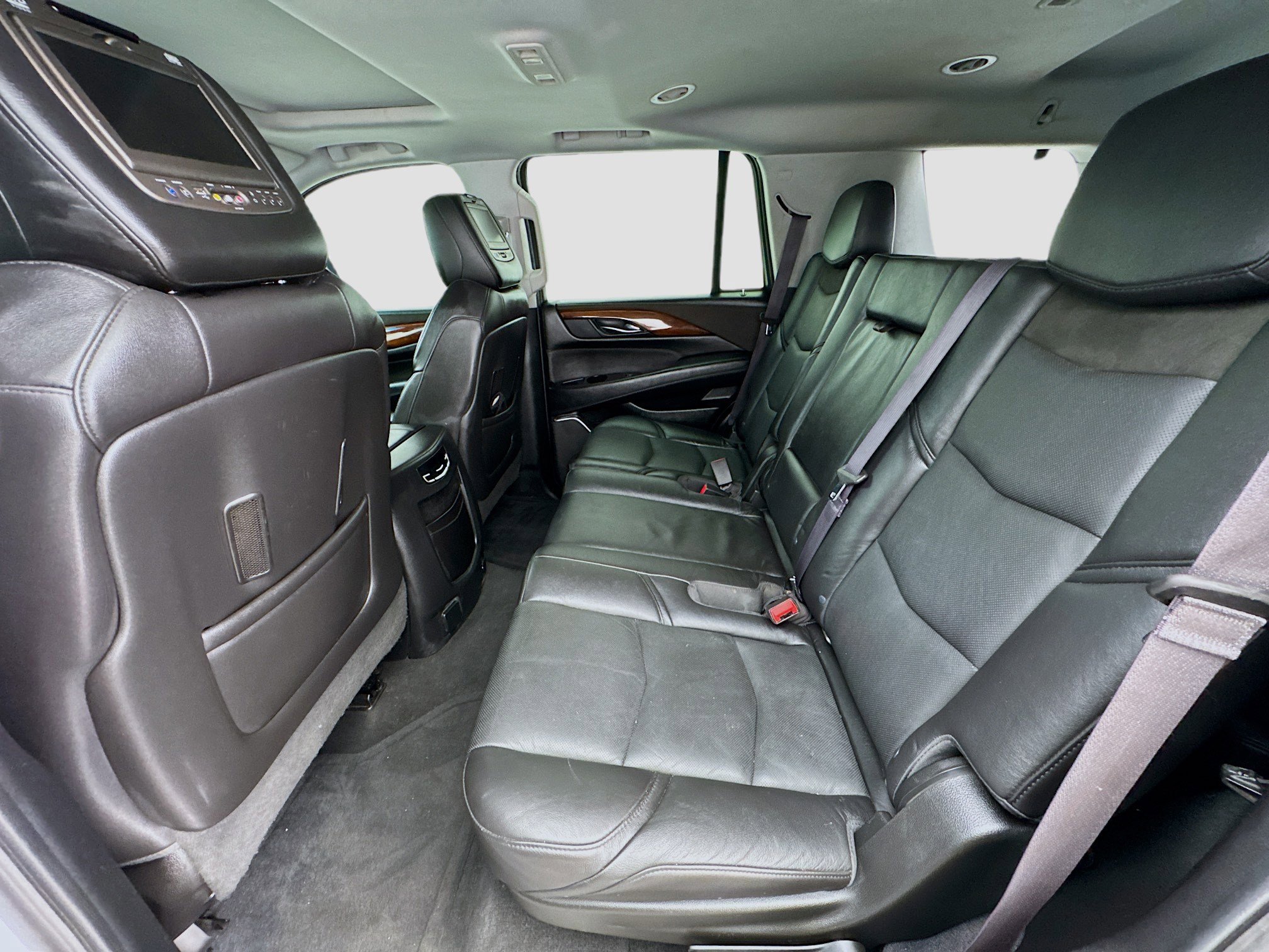 Used 2016 Cadillac Escalade Luxury image 16