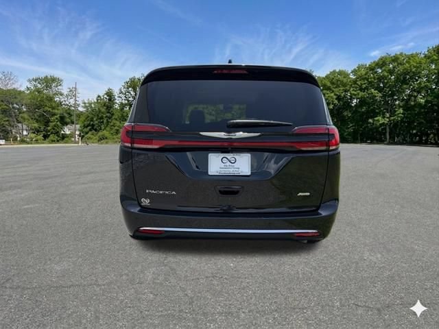 Used 2023 Chrysler Pacifica Touring-L AWD/4WD image 7