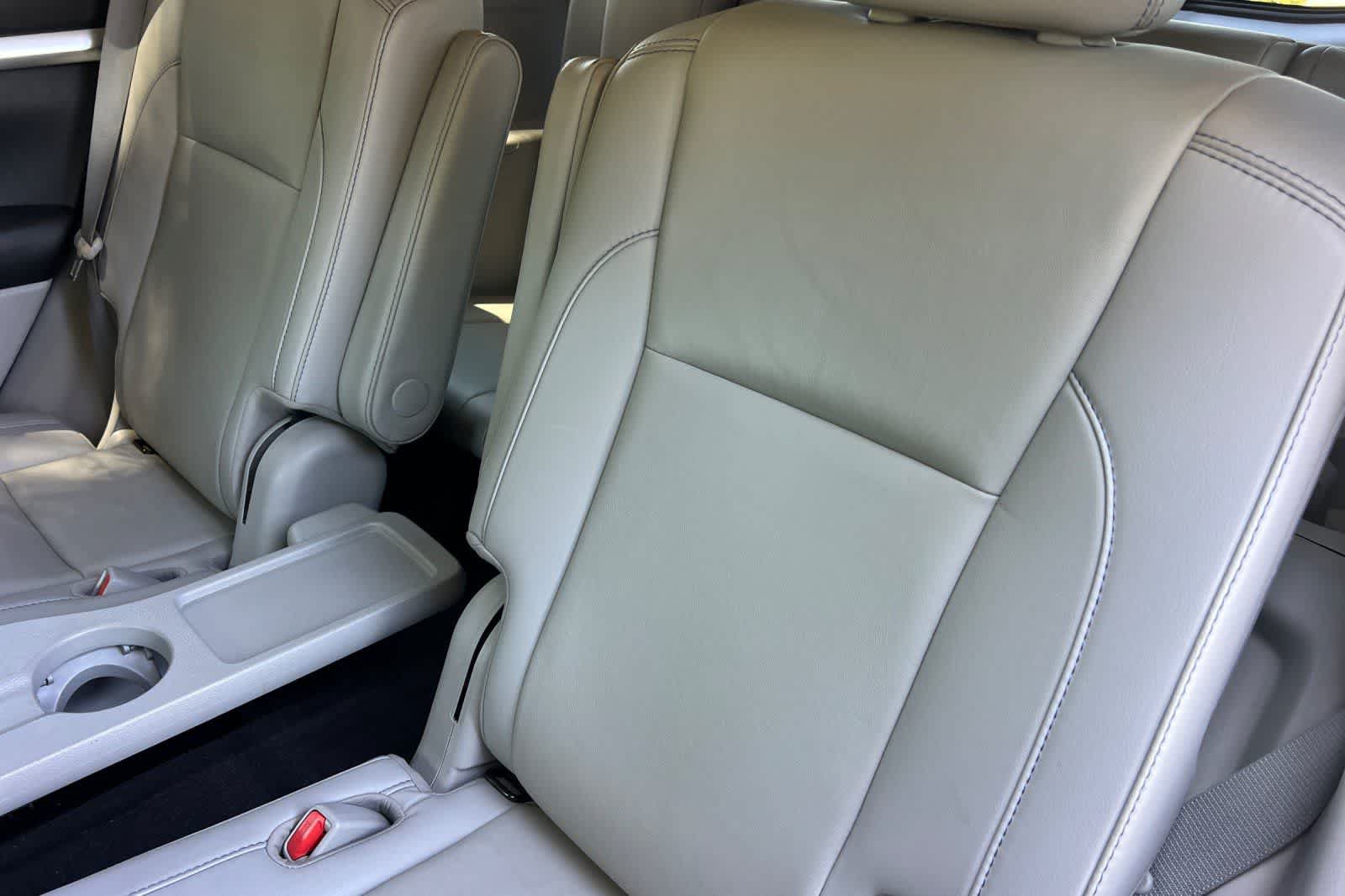 Used 2019 Toyota Highlander XLE FWD image 5
