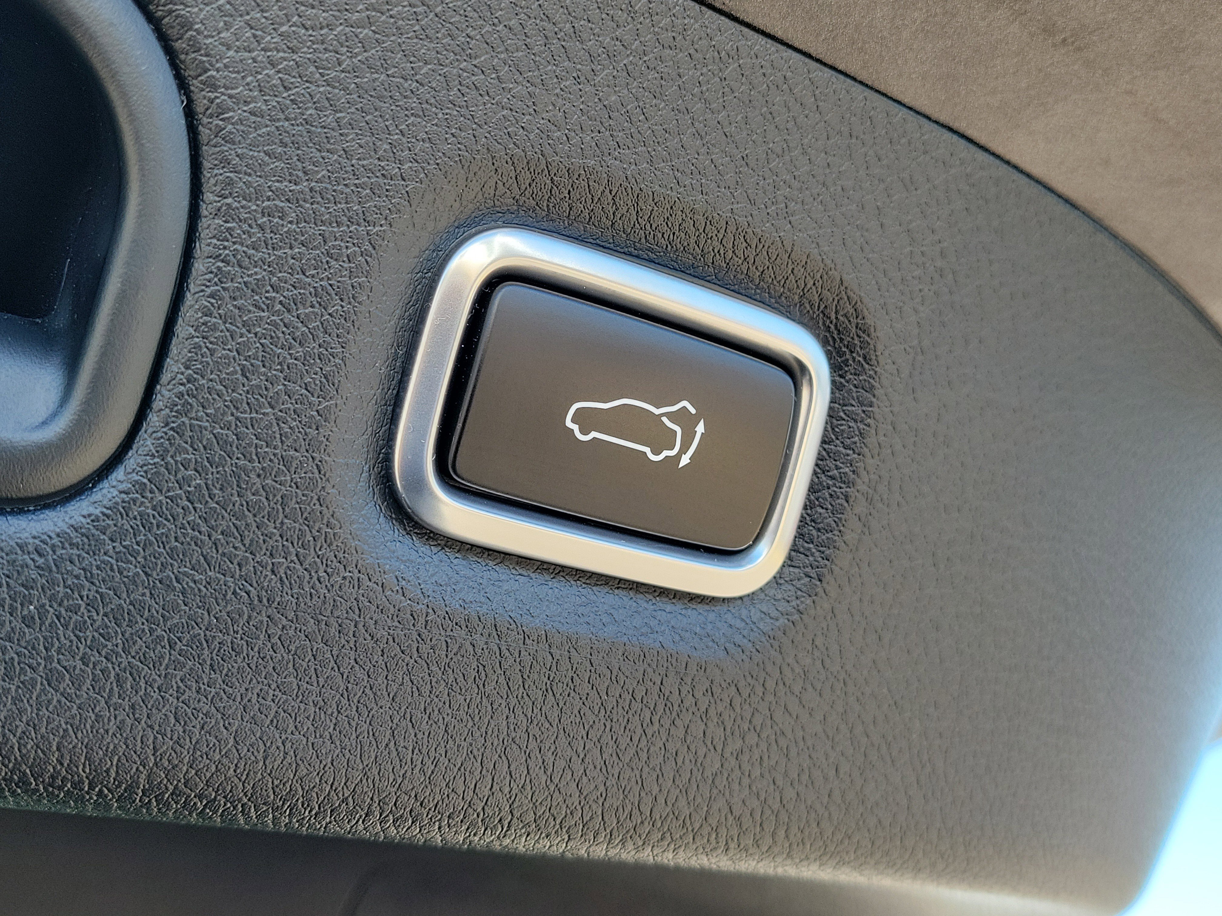 Used 2023 Kia Stinger GT2 w/ Red Interior Color Package image 9