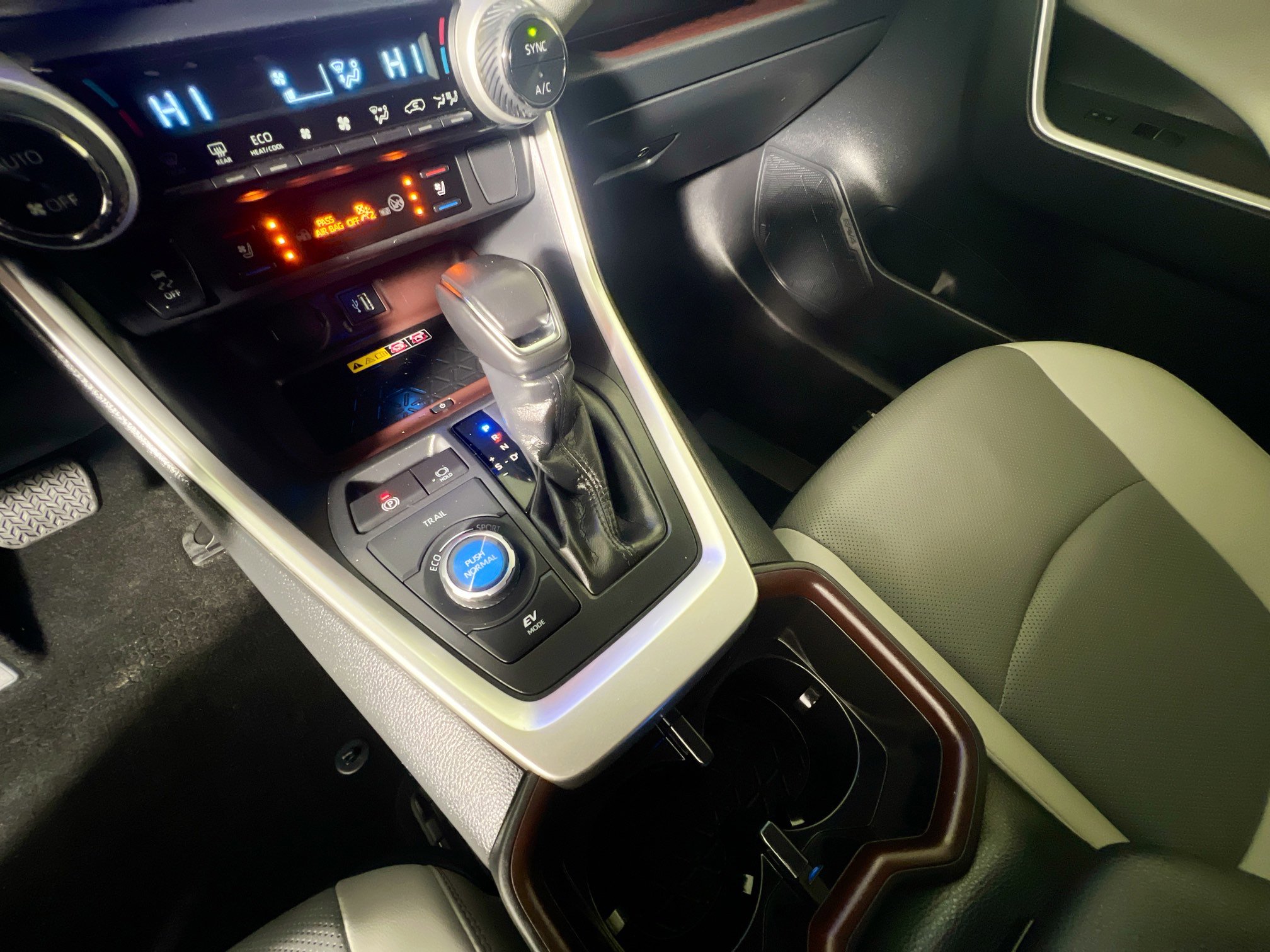 Used 2024 Toyota RAV4 Limited image 26