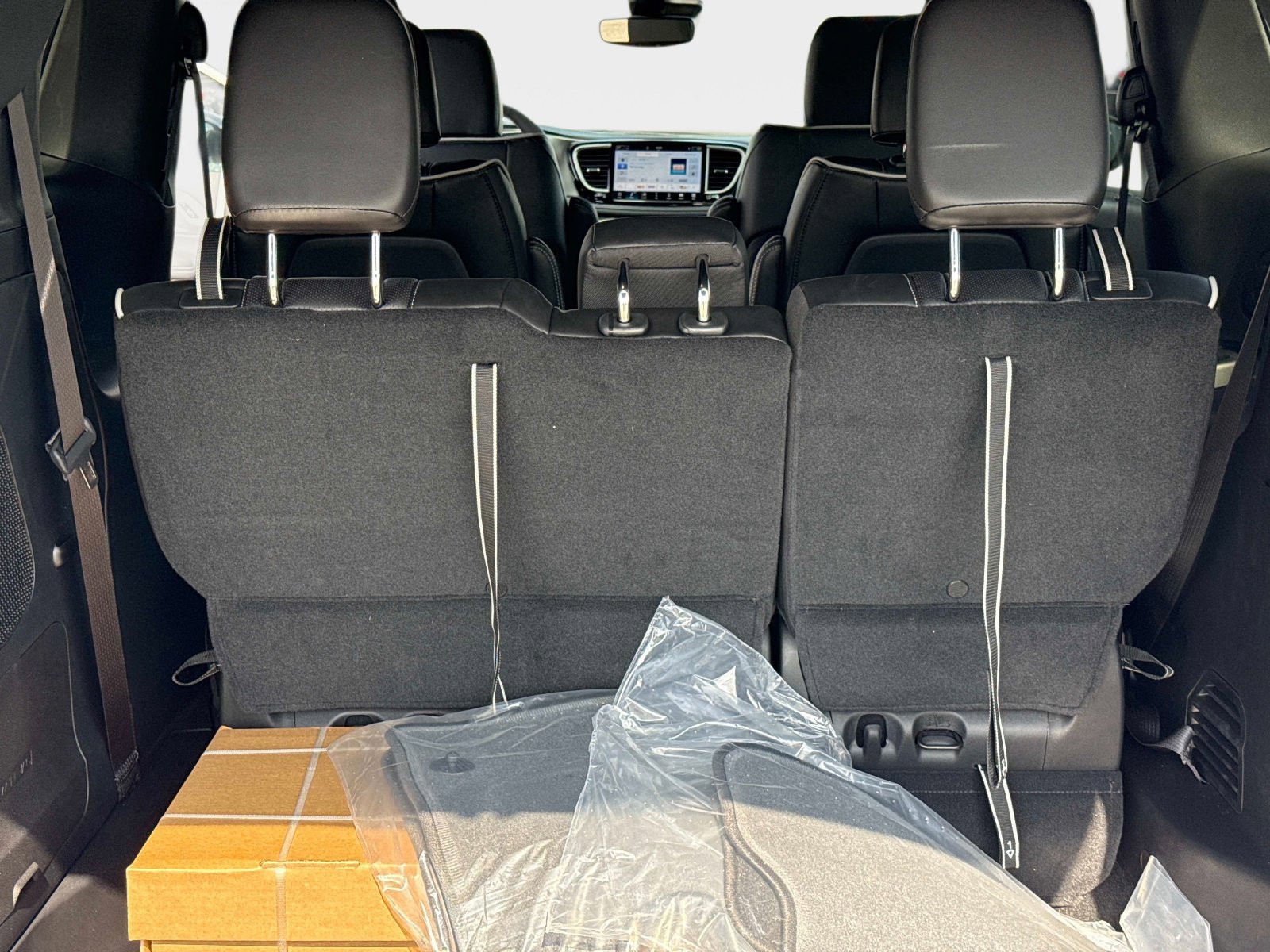 New 2027 Chrysler Pacifica Limited AWD/4WD image 12