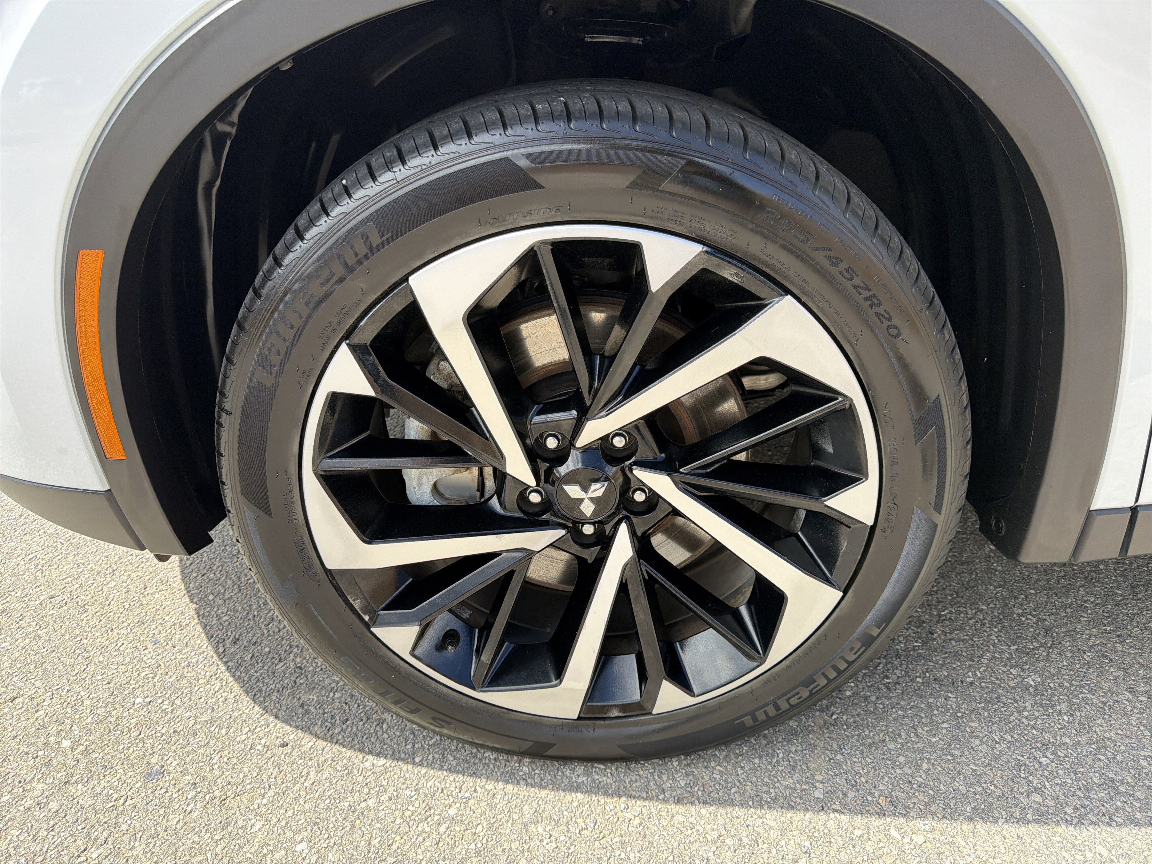 Used 2024 Mitsubishi Outlander SE image 11