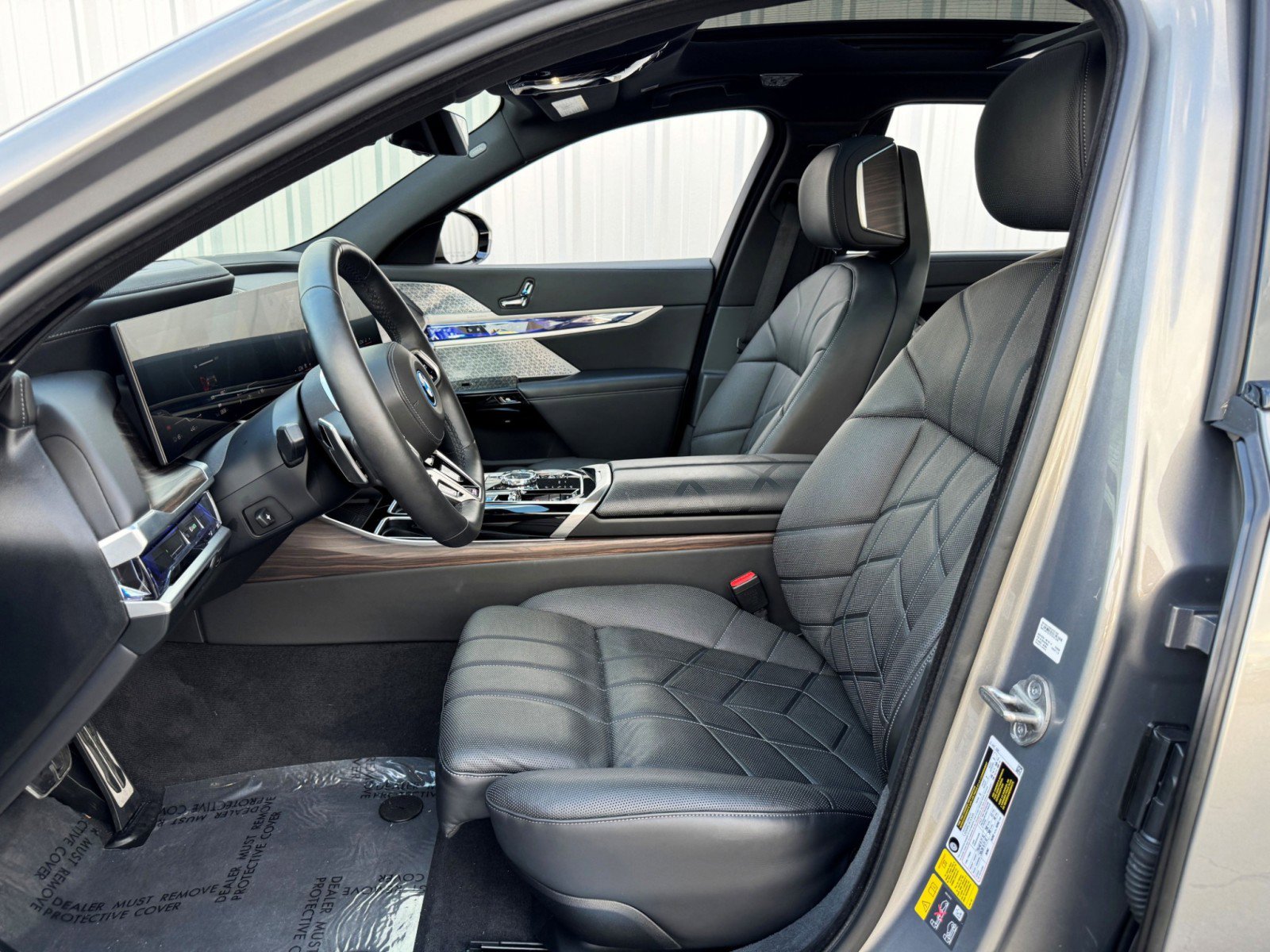 Used 2023 BMW i7 xDrive60 image 17