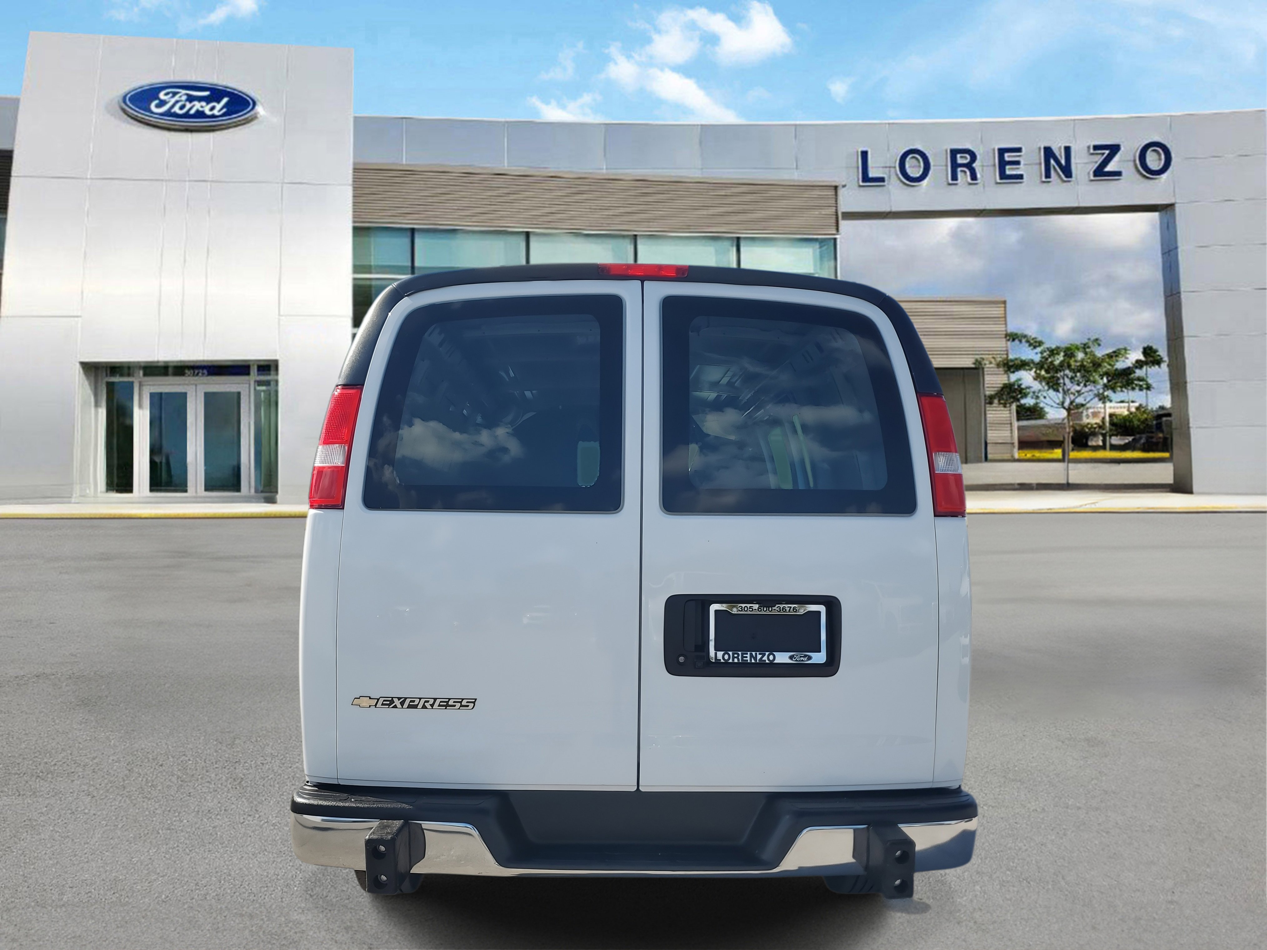 Used 2024 Chevrolet Express 2500 w/ Driver Convenience Package image 6