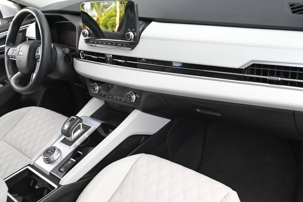 Used 2024 Mitsubishi Outlander SEL image 19