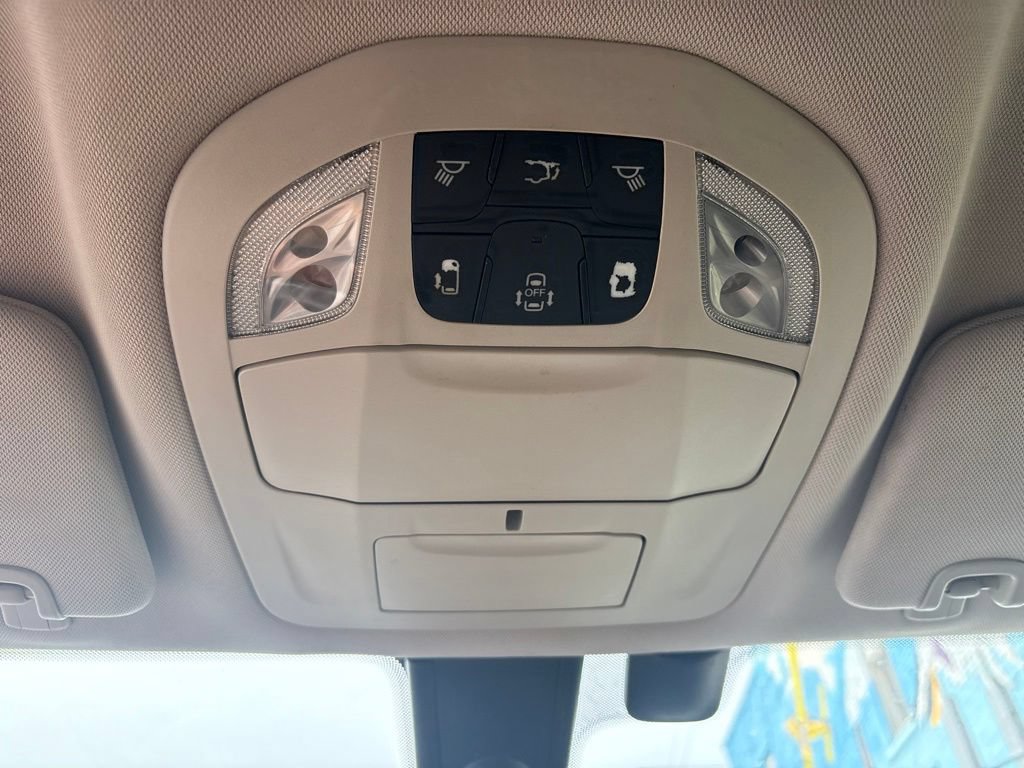 Used 2019 Chrysler Pacifica Touring-L FWD image 21