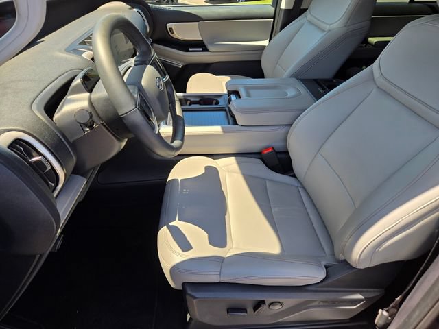 Used 2025 Ford Expedition Active AWD/4WD image 10