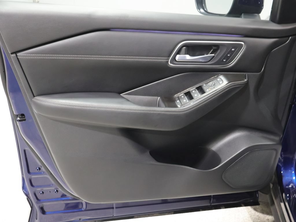 Used 2025 Nissan Rogue Platinum w/ Platinum Premium Package AWD/4WD image 14