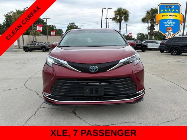 Used 2021 Toyota Sienna XLE FWD image 2