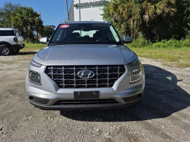 Used 2026 Hyundai Venue SEL FWD image 2