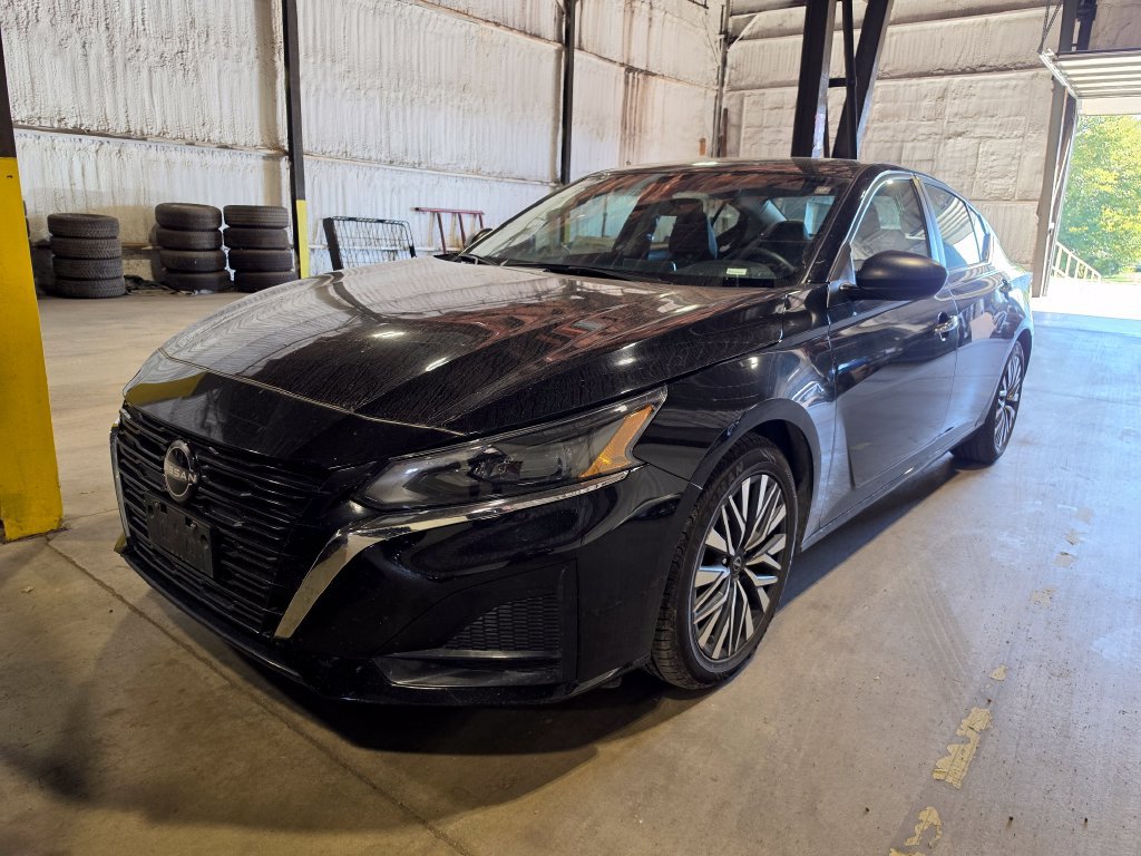 Used 2024 Nissan Altima 2.5 SV FWD image 1
