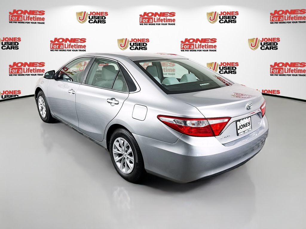 Used 2015 Toyota Camry LE FWD image 2