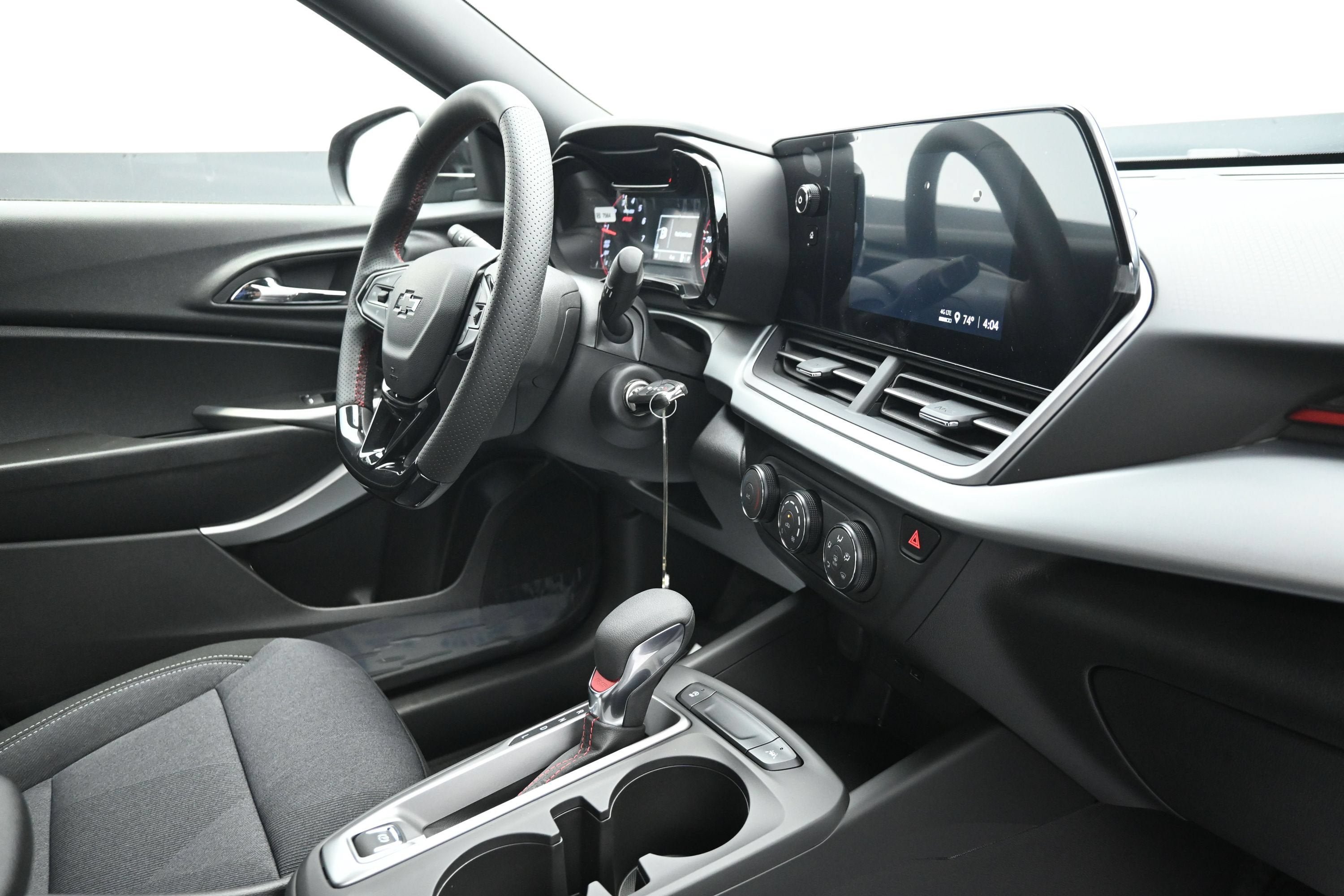 Used 2026 Chevrolet Trax RS w/ Sunroof Package FWD image 25