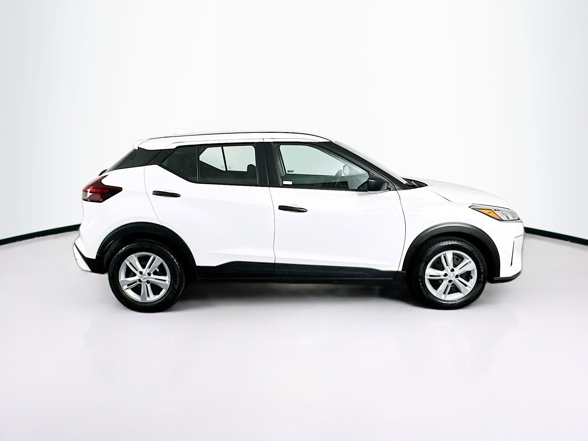 Used 2024 Nissan Kicks S image 10