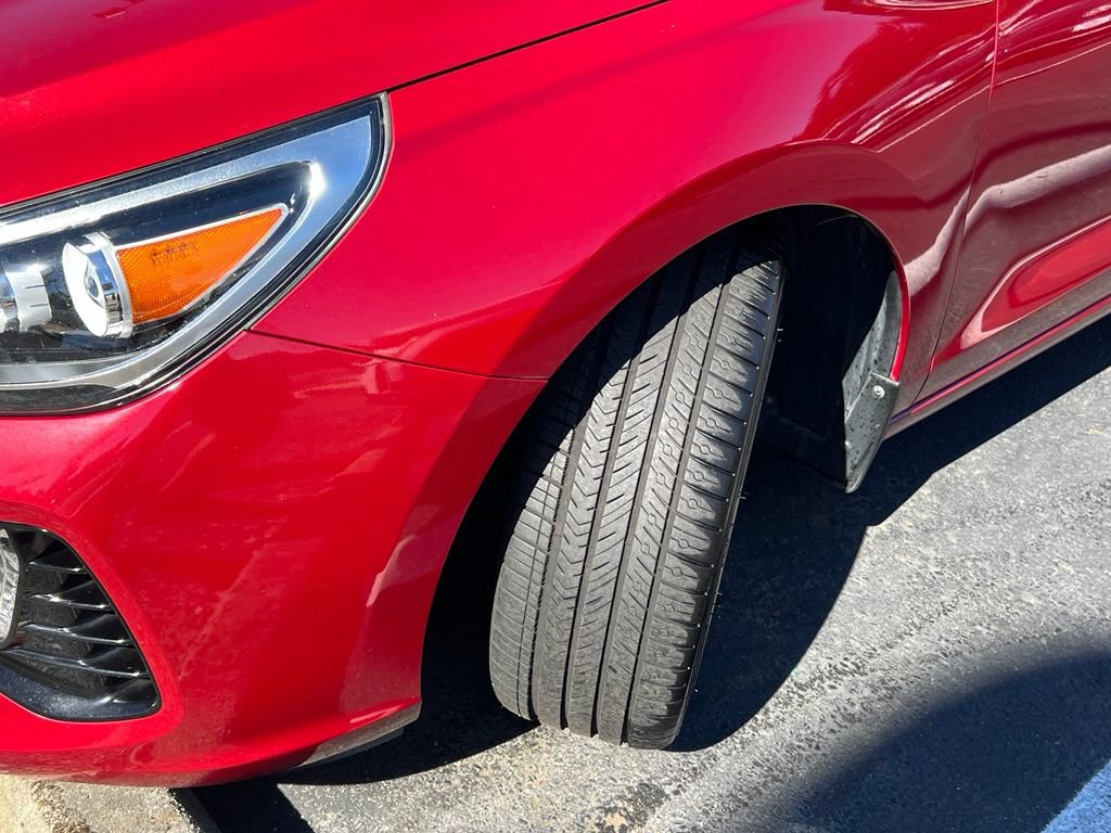 Used 2018 Hyundai Elantra GT Sport FWD image 3