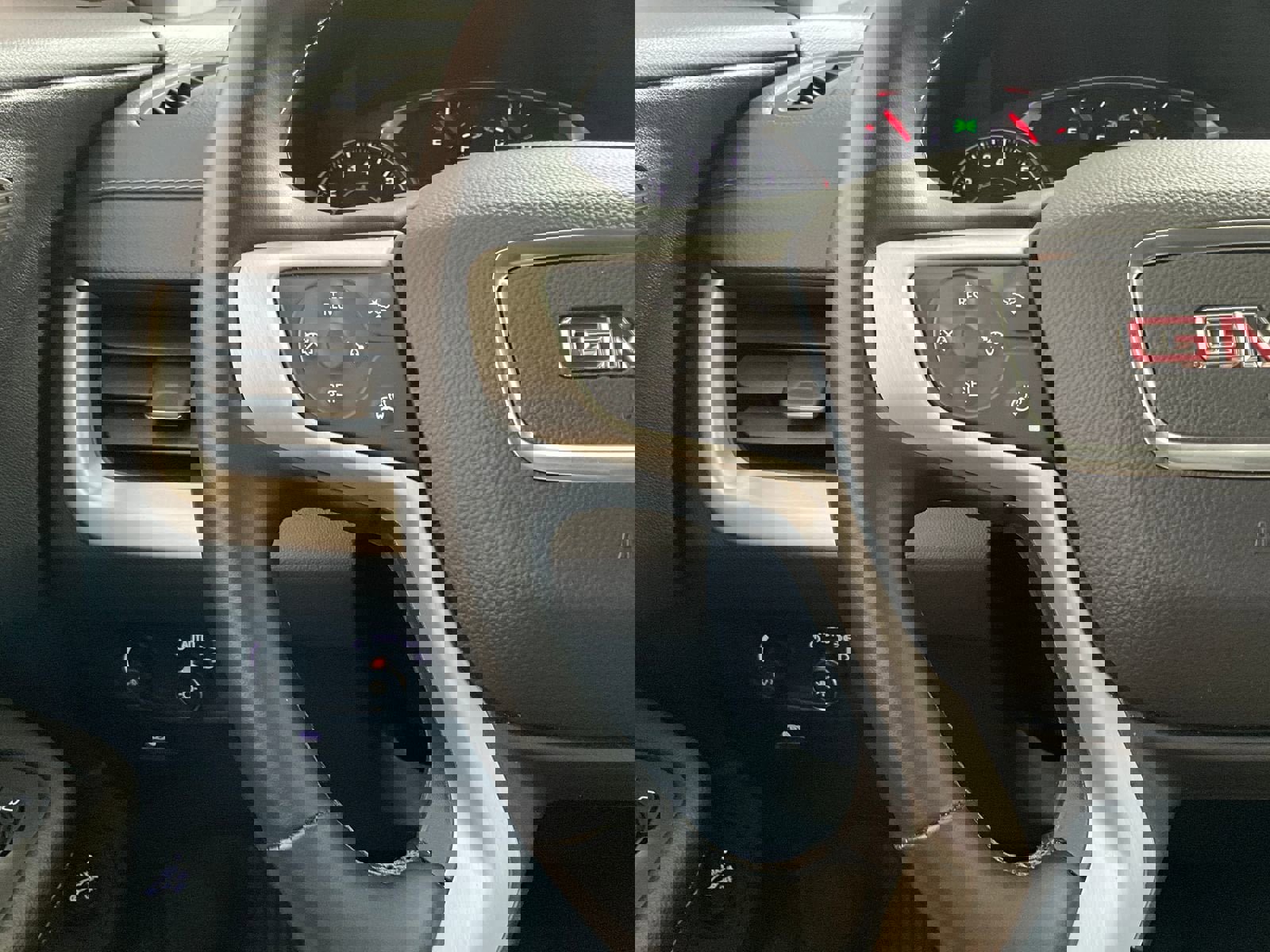 Used 2024 GMC Terrain SLT image 16