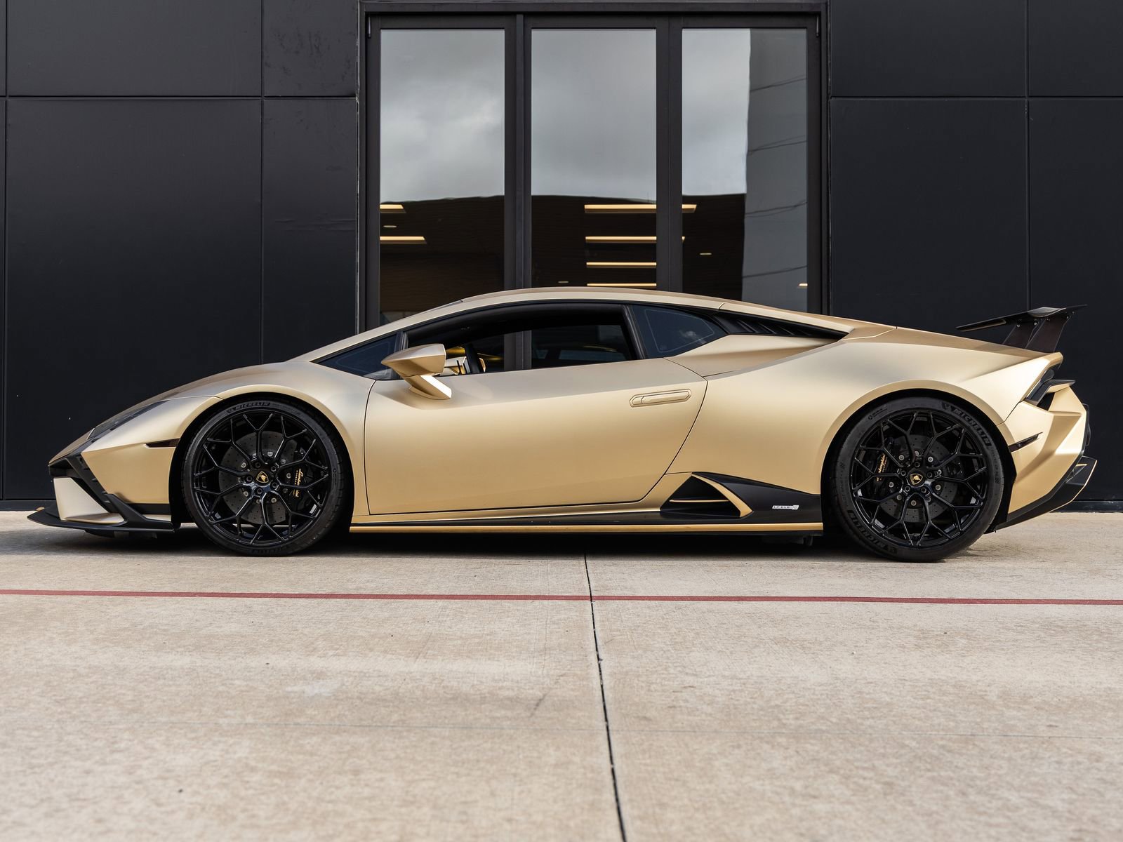 Used 2023 Lamborghini Huracan Tecnica RWD image 10