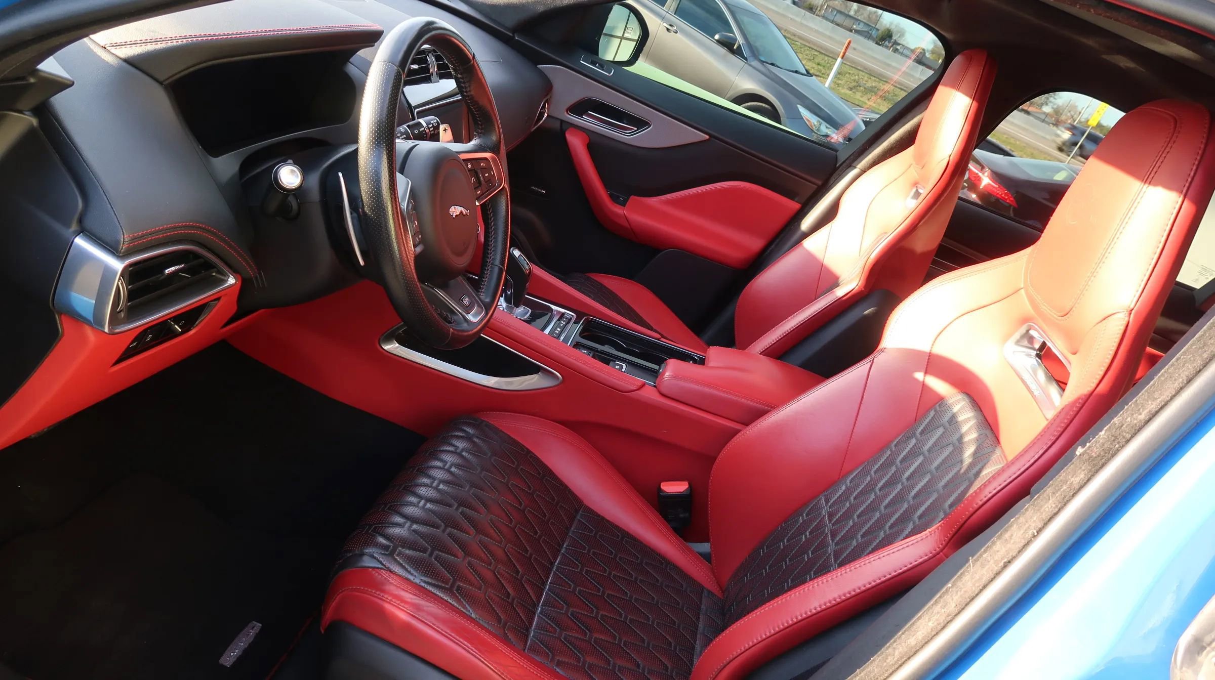 Used 2019 Jaguar F-PACE SVR AWD/4WD image 17
