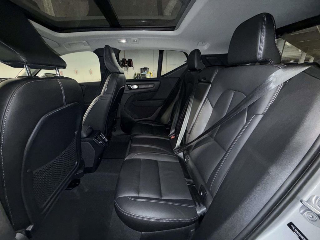 Used 2023 Volvo XC40 B5 Plus w/ Protection Package Premier image 18
