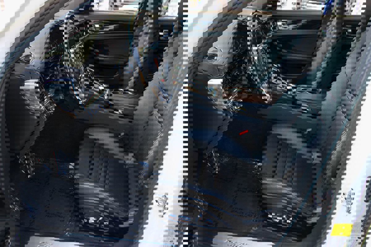 Used 2018 Porsche Panamera 4S image 15