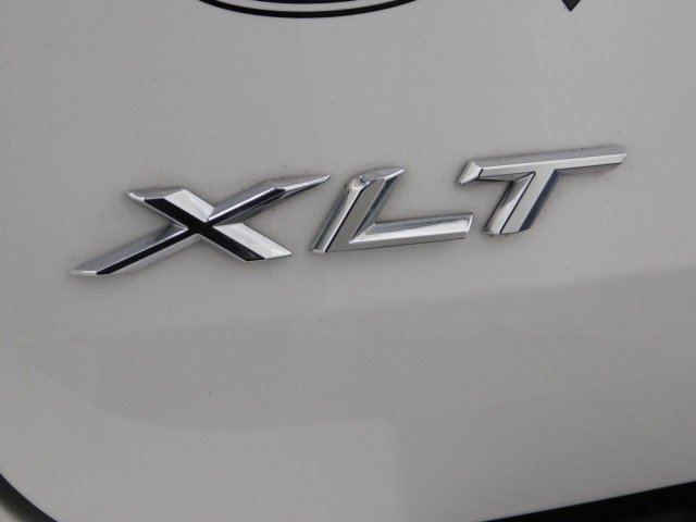 Used 2022 Ford Explorer XLT w/ Equipment Group 202A image 7