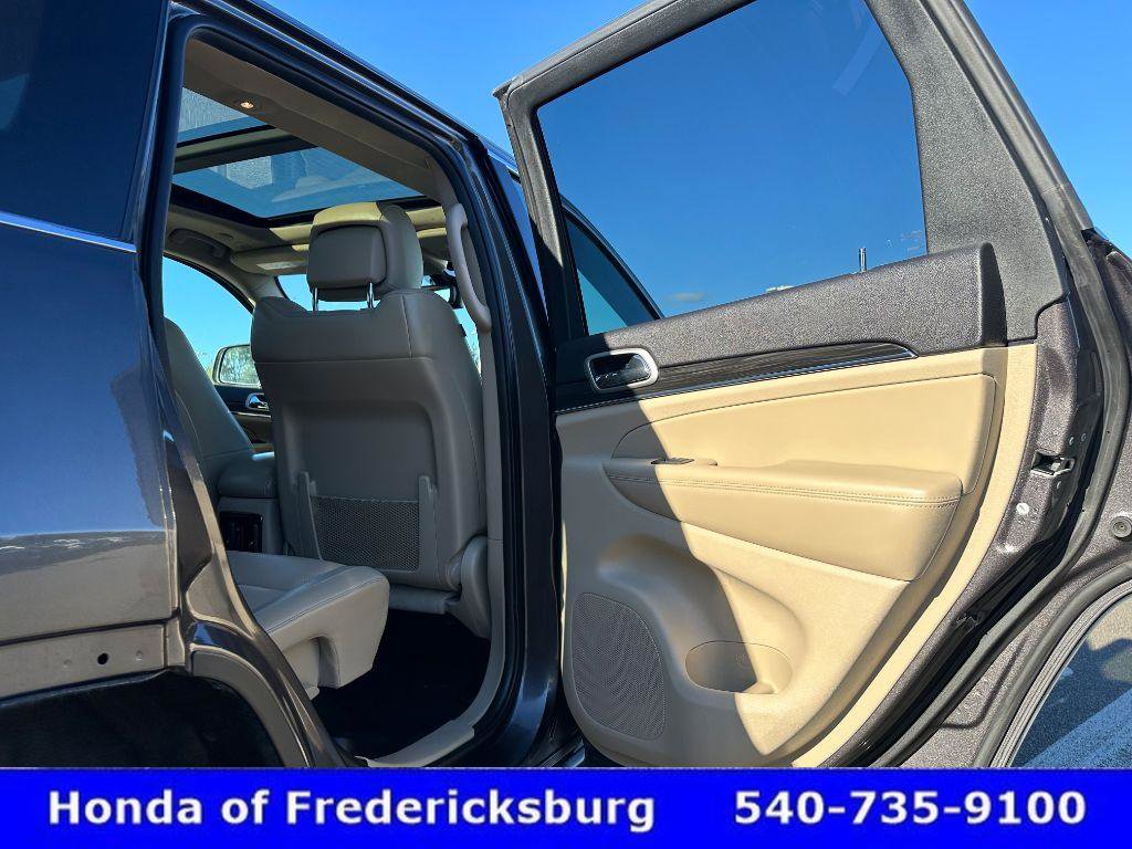 Used 2020 Jeep Grand Cherokee Limited w/ Luxury Group II image 33