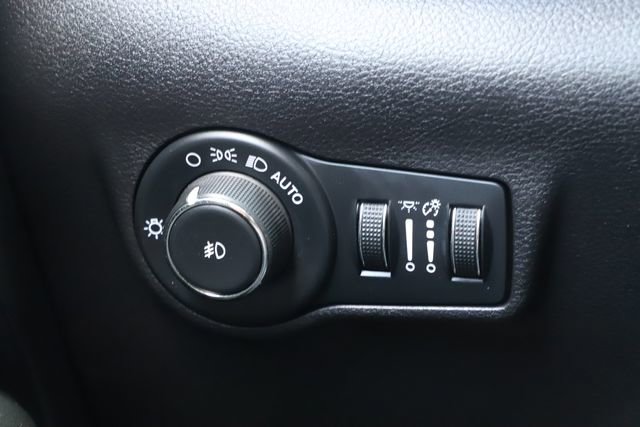 Used 2025 Jeep Compass Trailhawk AWD/4WD image 37