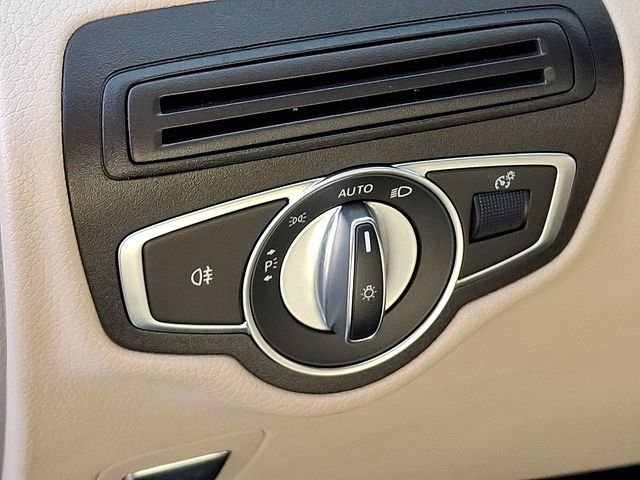 Used 2019 Mercedes-Benz GLC 300 image 29