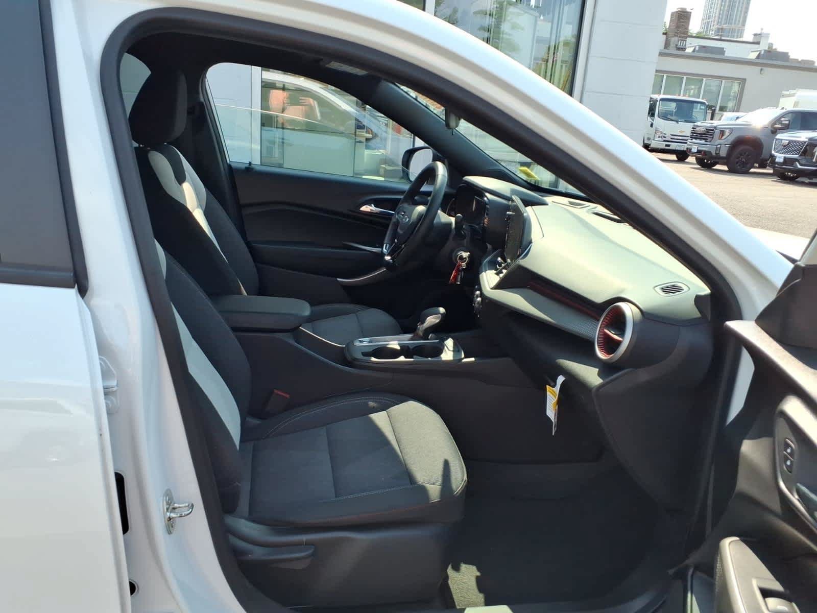 Certified 2024 Chevrolet Trax RS FWD image 20