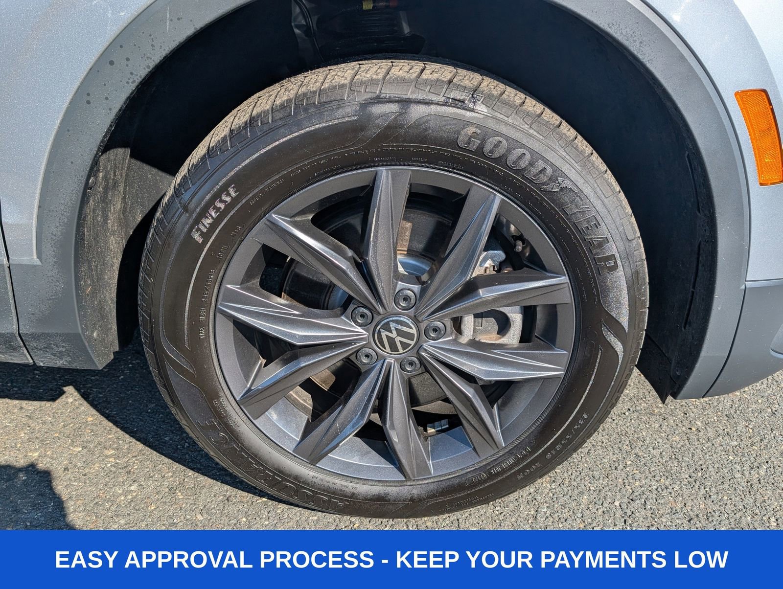 Used 2024 Volkswagen Tiguan SE image 11